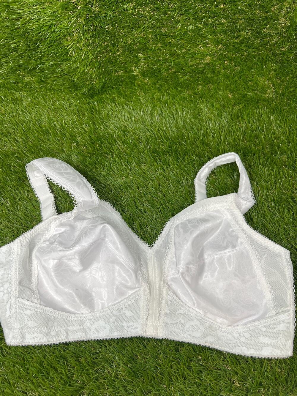 Playtex 38B NO TAG White 4693 18 Hour Ultimate Shoulder Comfort Wireless Bra